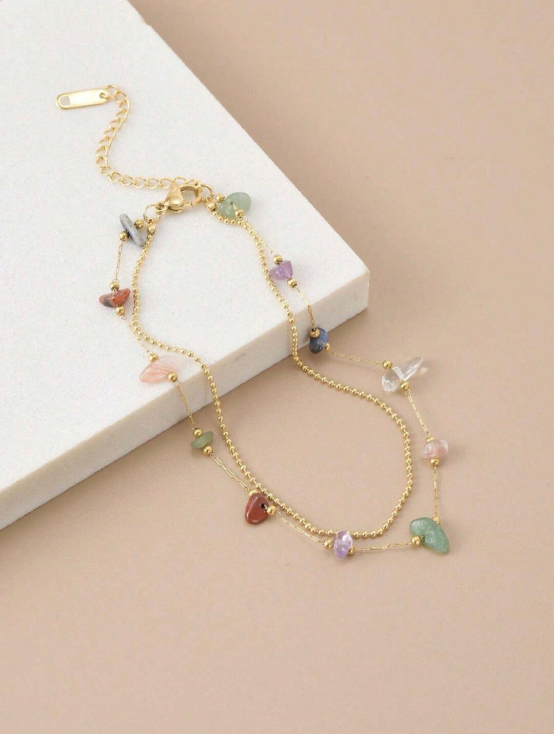 Tobillera con piedras de colores