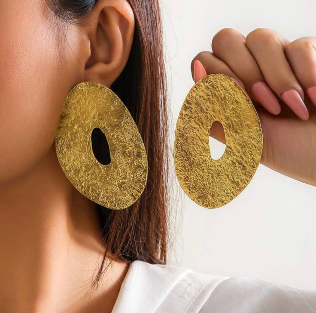 Pendientes Dorados Ovalados de Textura Rústica